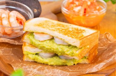 エビアボカドのホットサンド